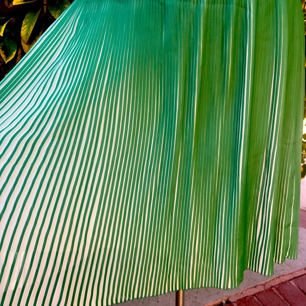 Green & white skirt